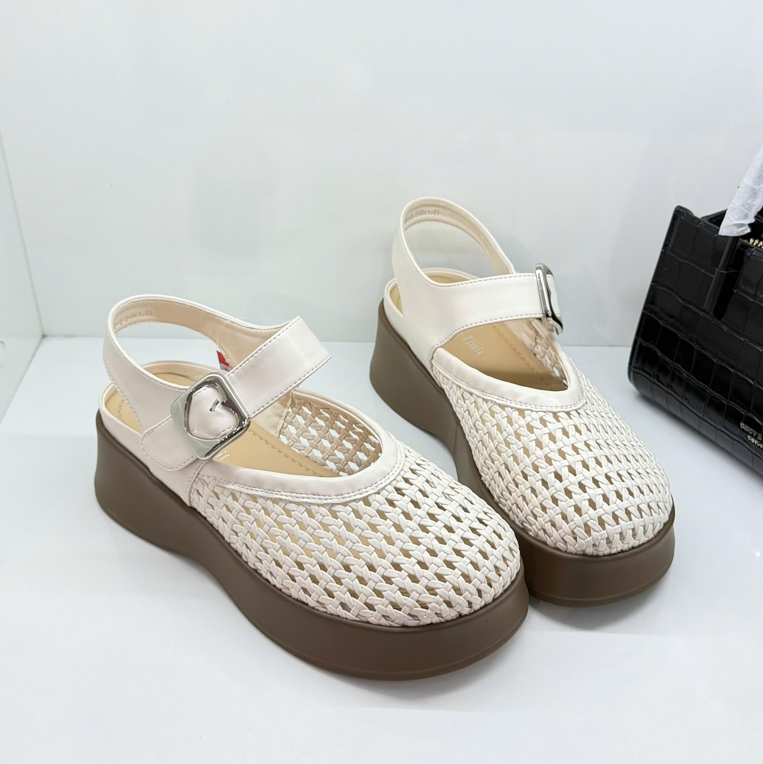 Sandal nữ 588-2.KEM