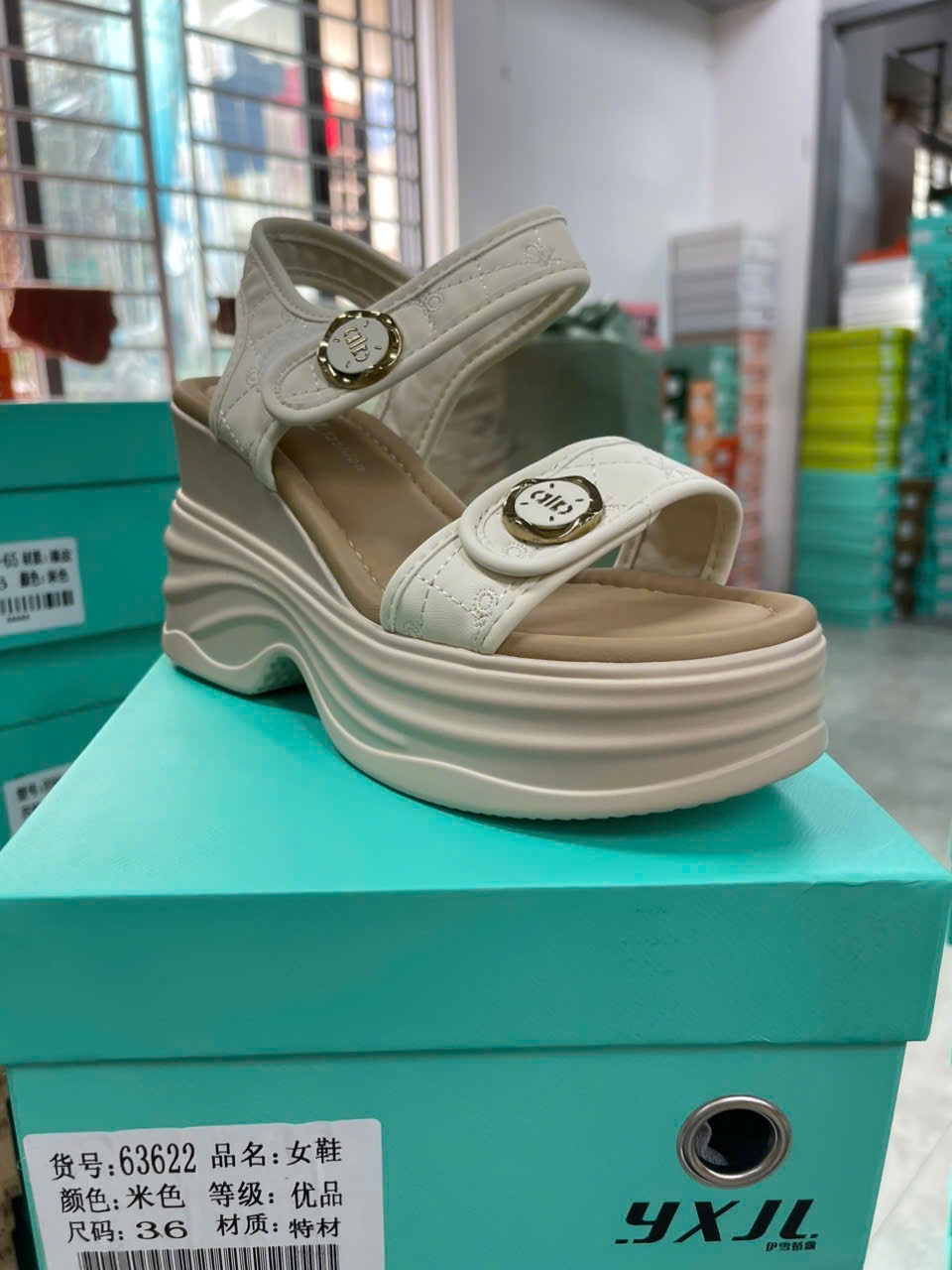 Sandal xuồng nữ 63622.KEM