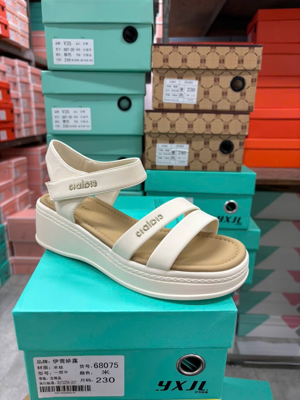 Sandal xuồng nữ 68075.KEM