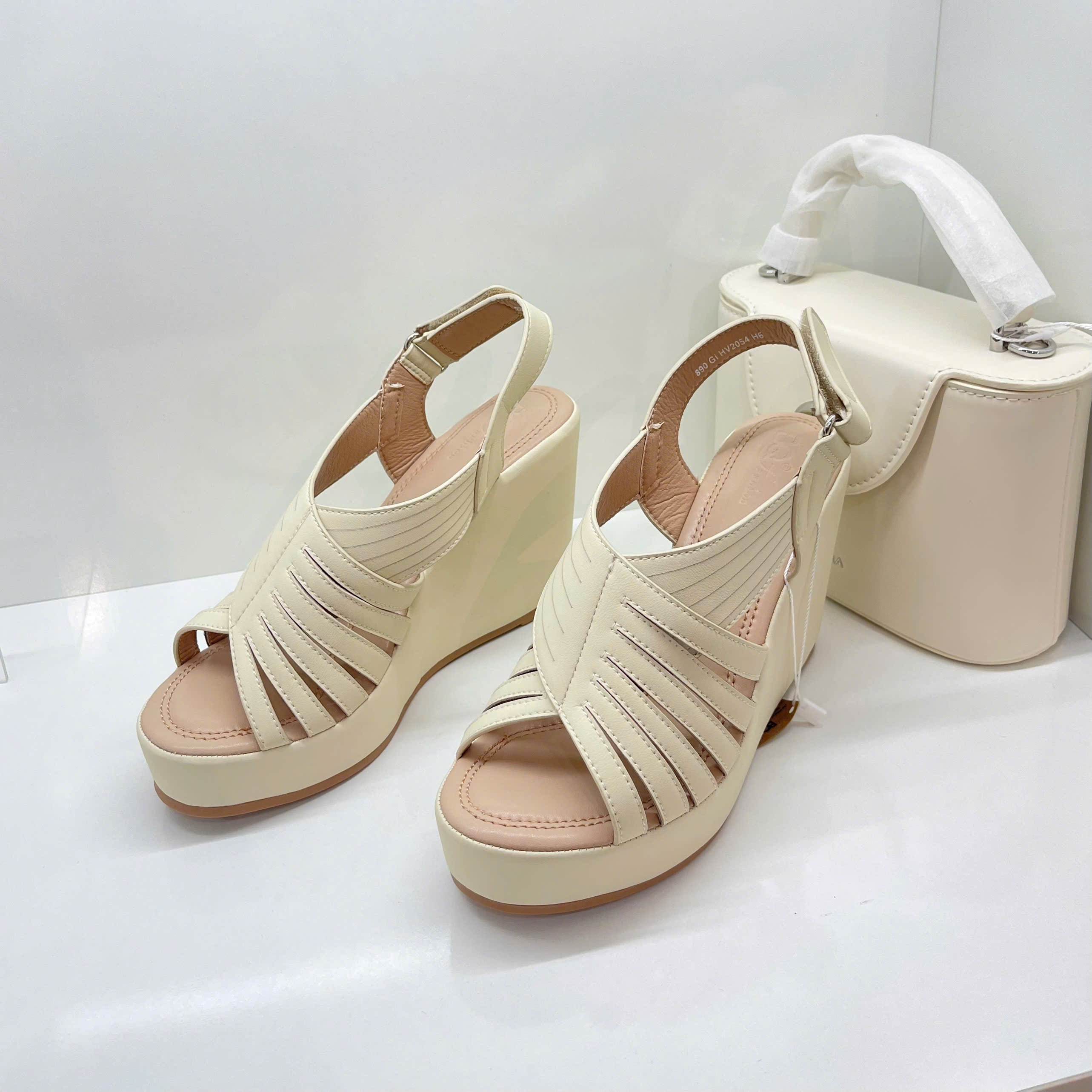 Sandal xuồng nữ BQ GIW0227.KEM