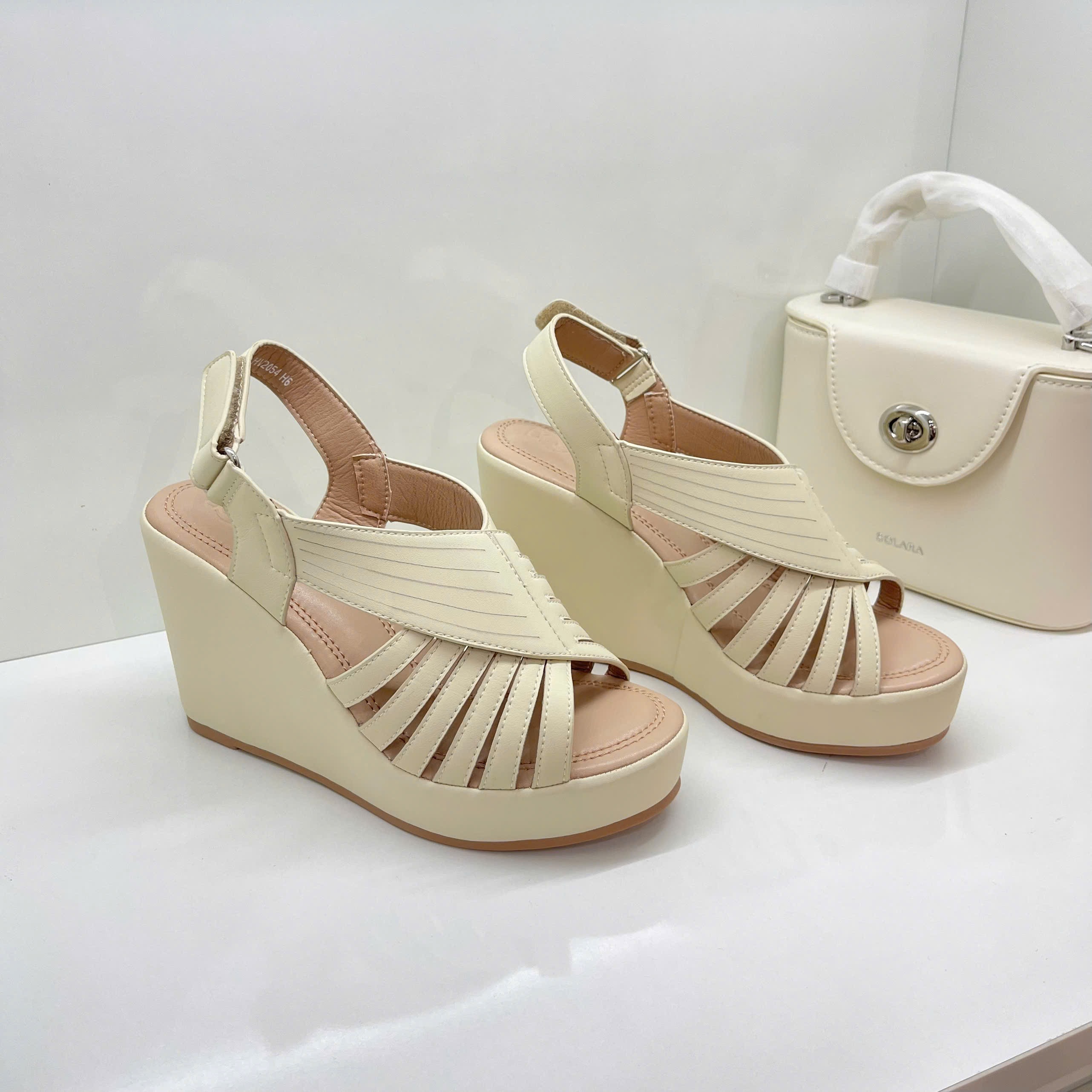 Sandal xuồng nữ BQ GIW0227.KEM
