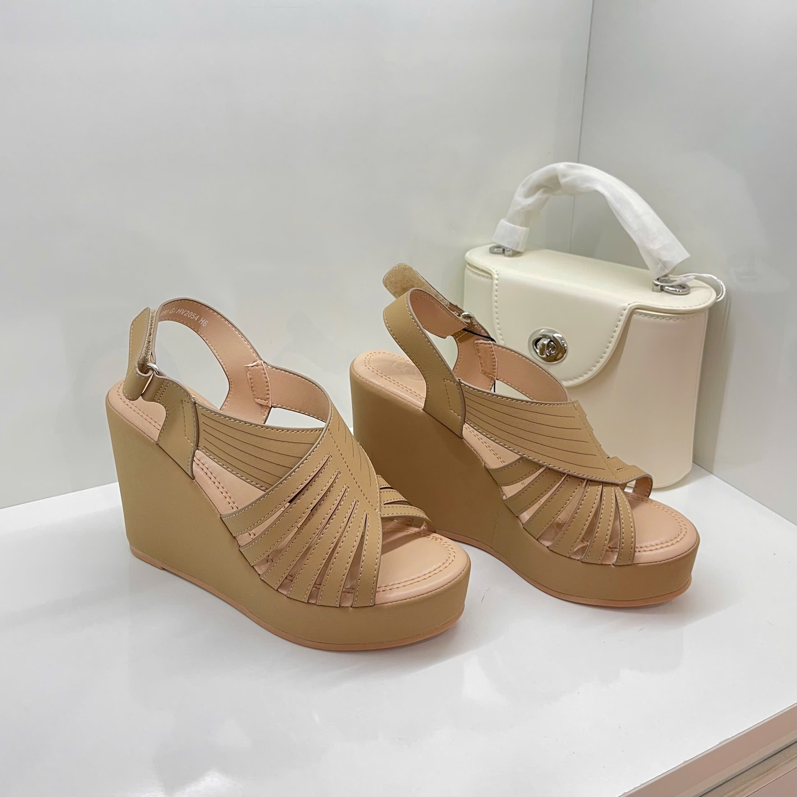 Sandal xuồng nữ BQ GIW0227.NAU