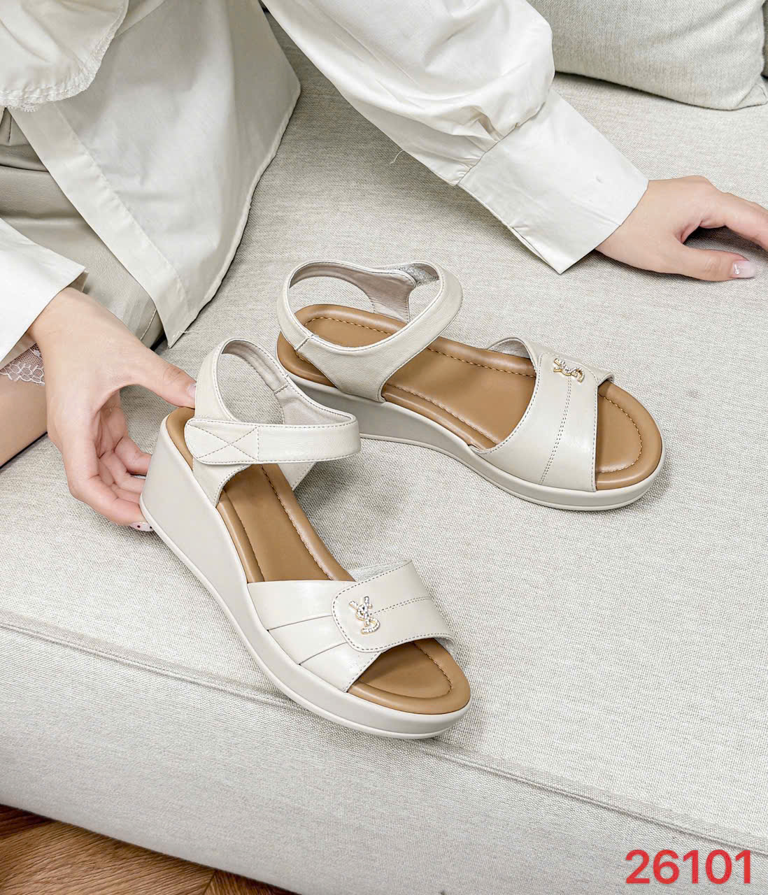 Sandal xuồng nữ 26101.KEM