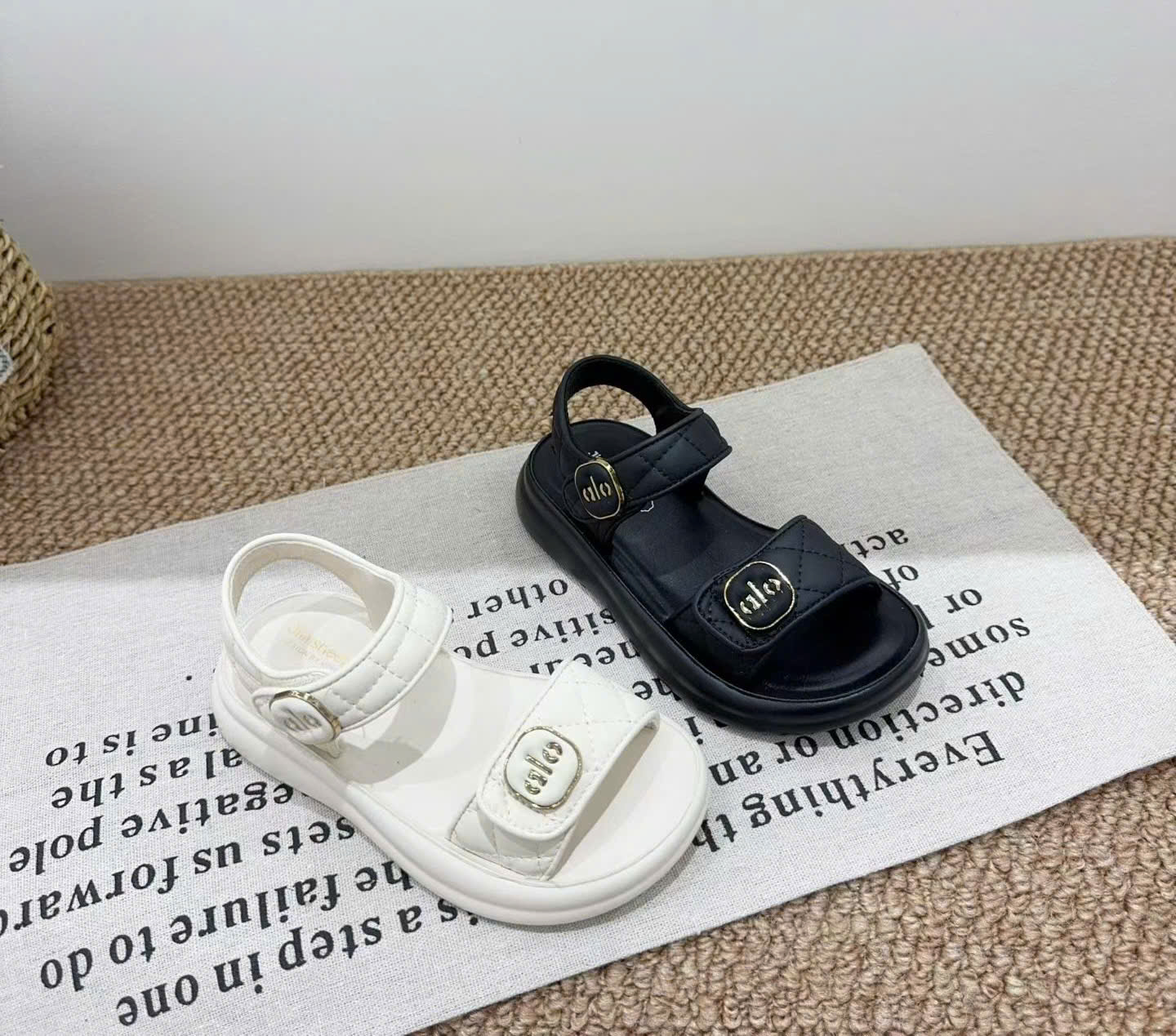 Sandal bé gái 26807(27-37).DEN