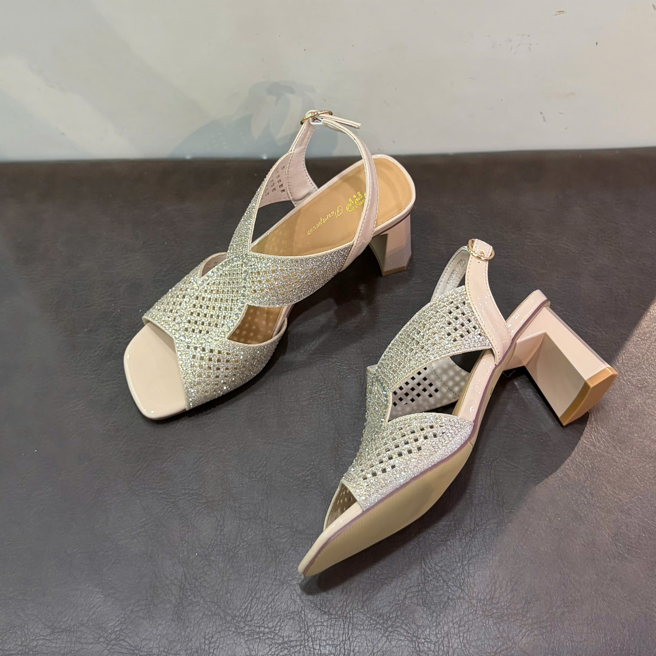 Sandal nữ 65830.KEM