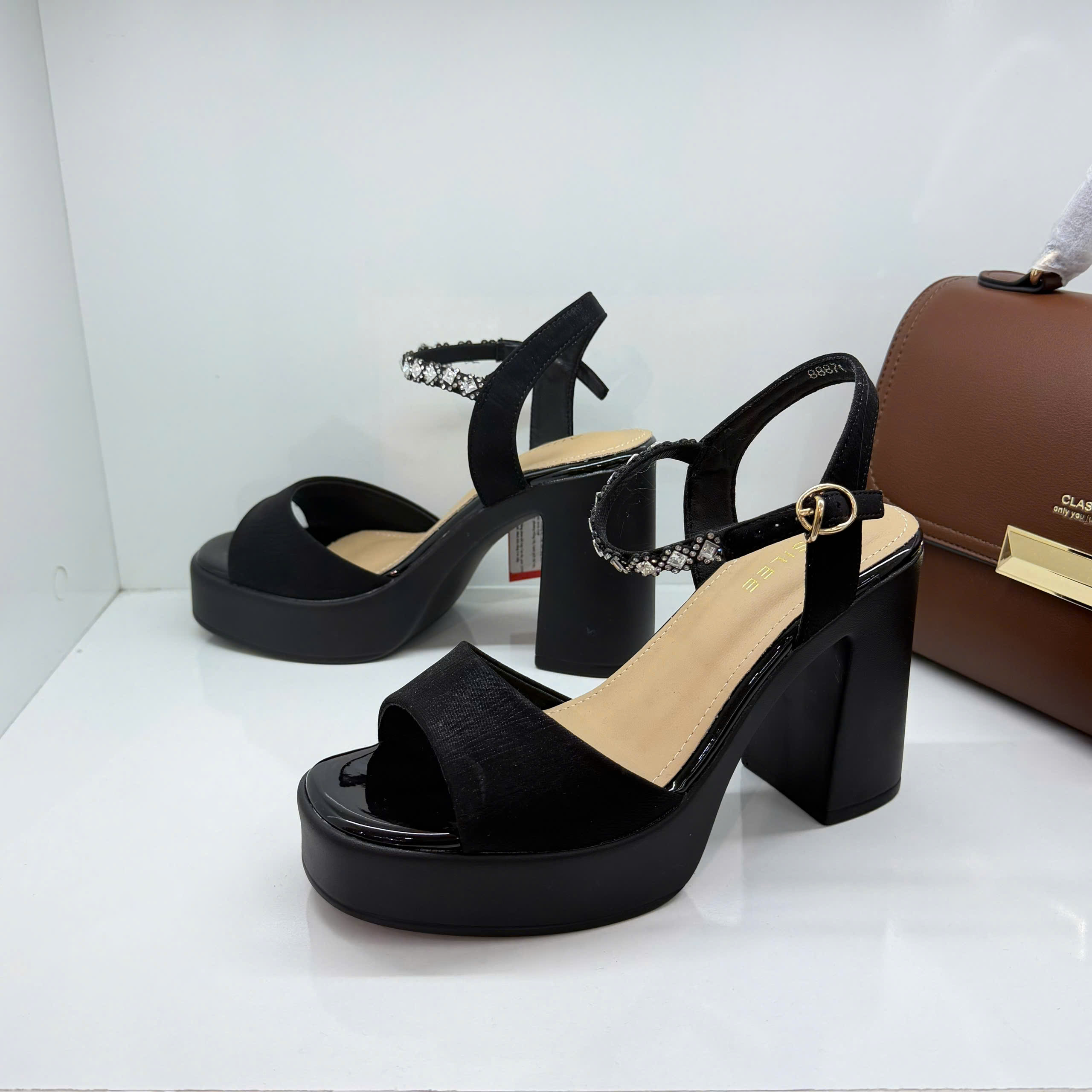 Sandal nữ 88871.DEN