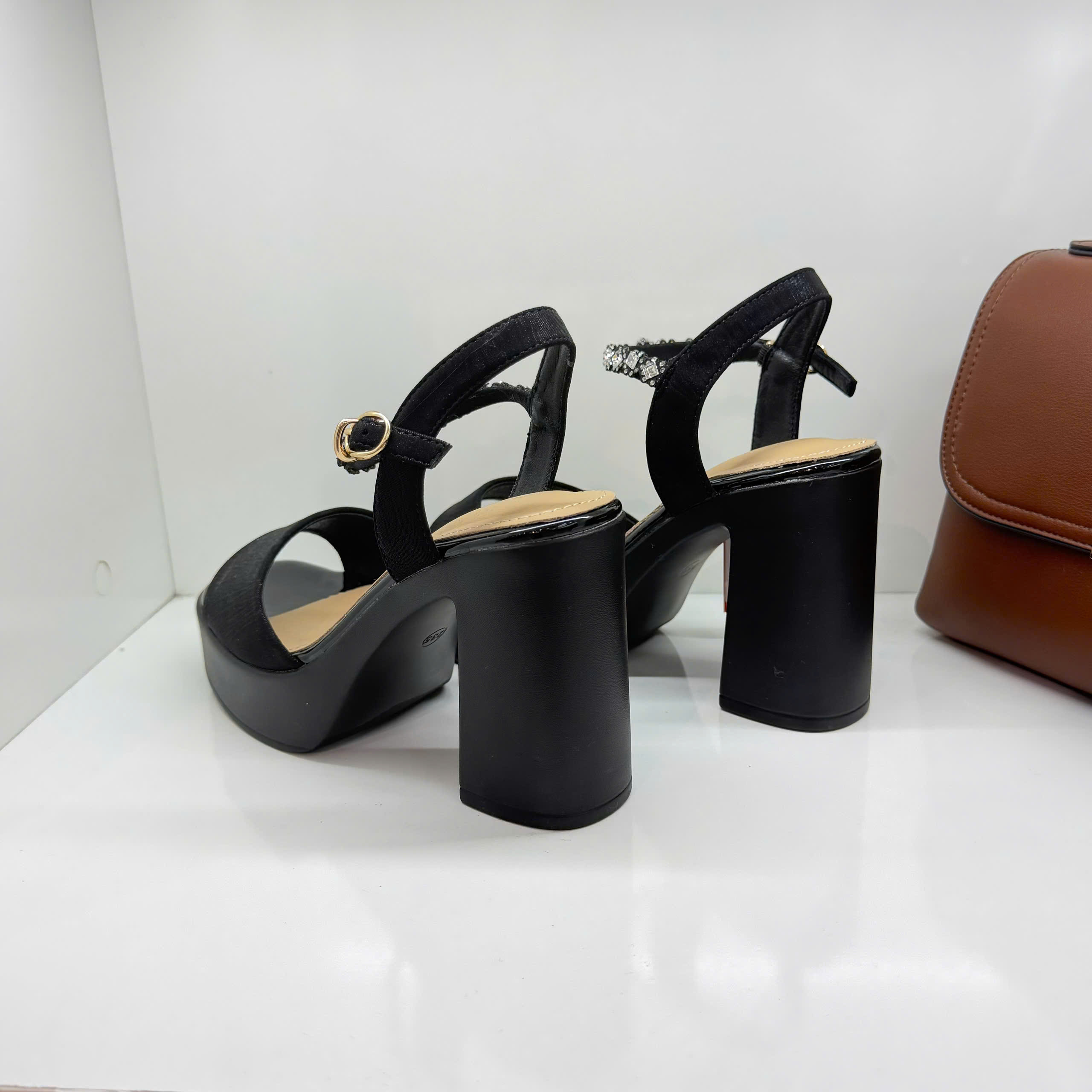 Sandal nữ 88871.DEN