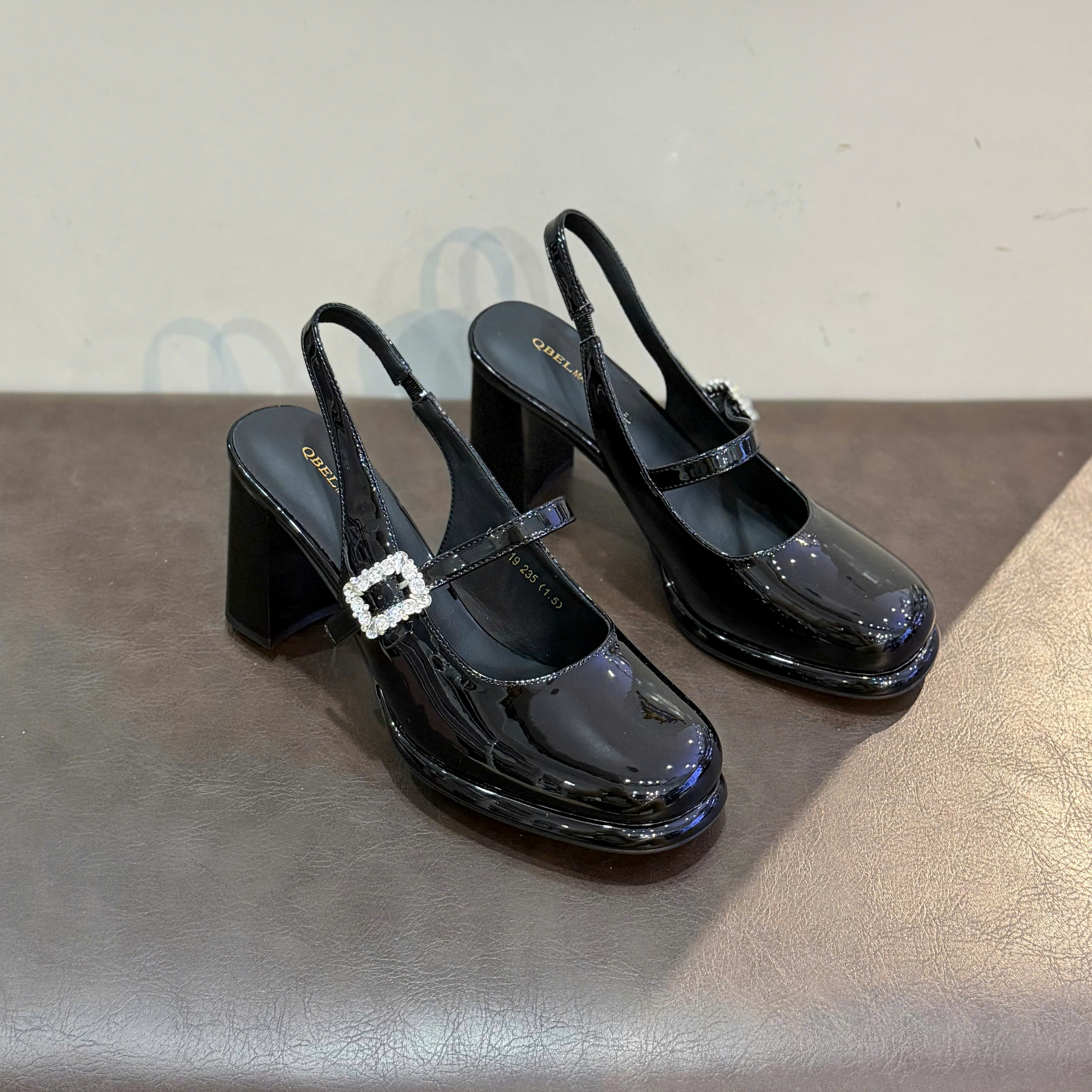 Sandal nữ M983-19.DEN