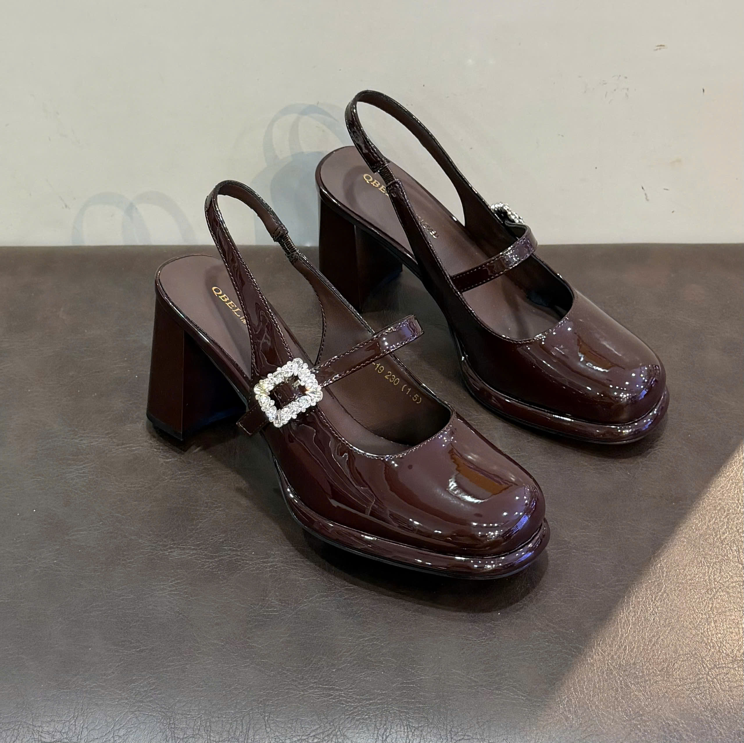 Sandal nữ M983-19.NAU