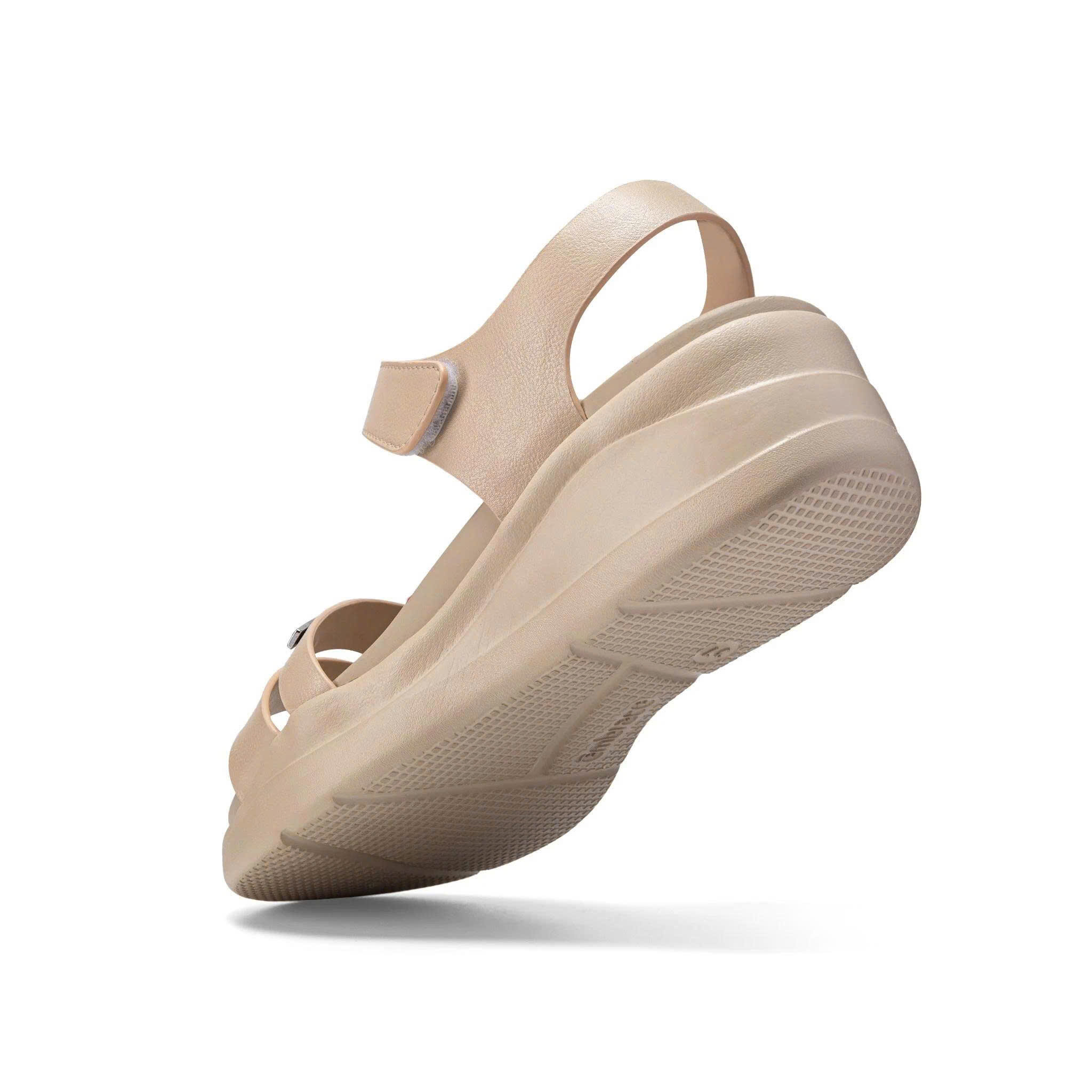 Sandal nữ Bitis BEW003800KEM