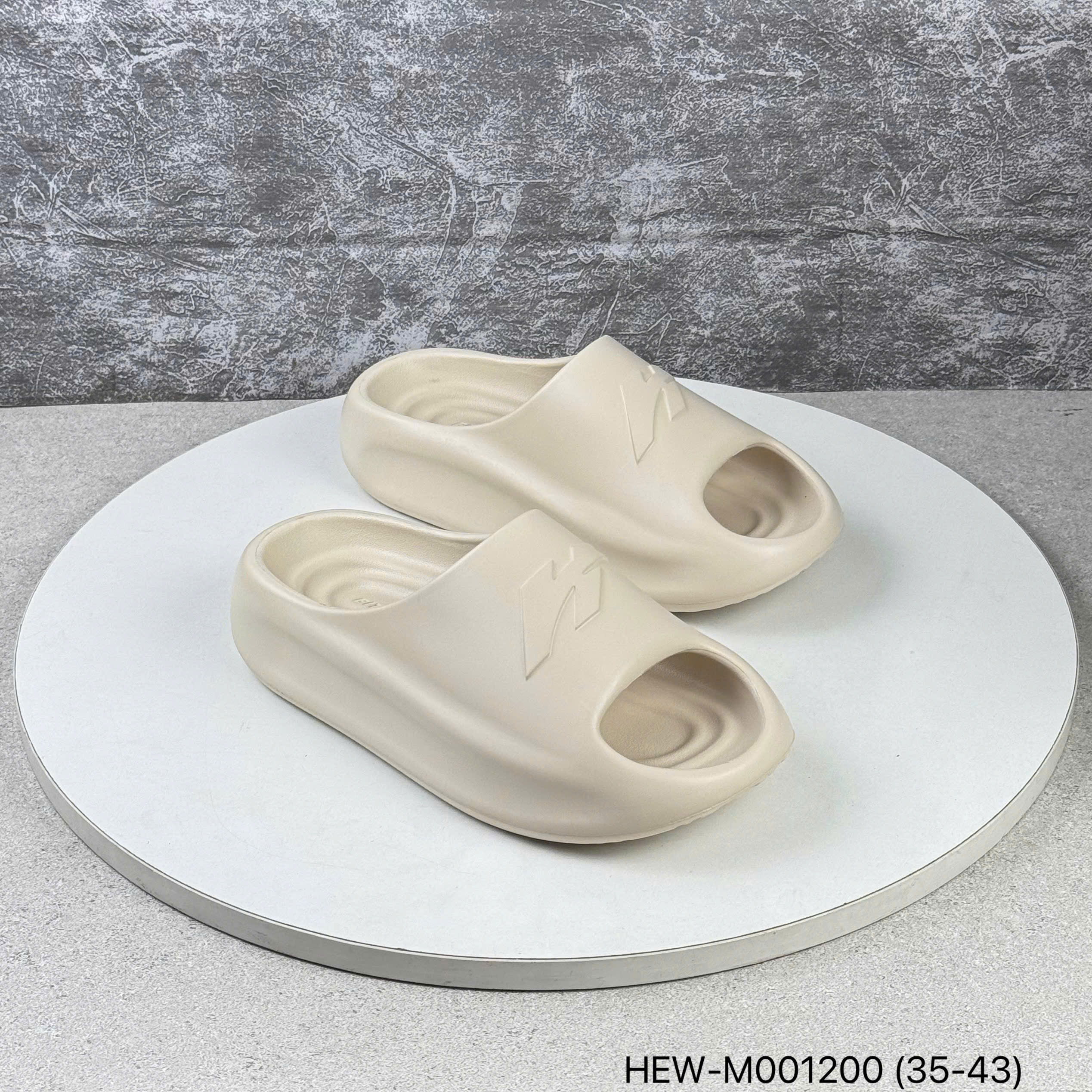 Sandal nữ Bitis HEW001200KEM