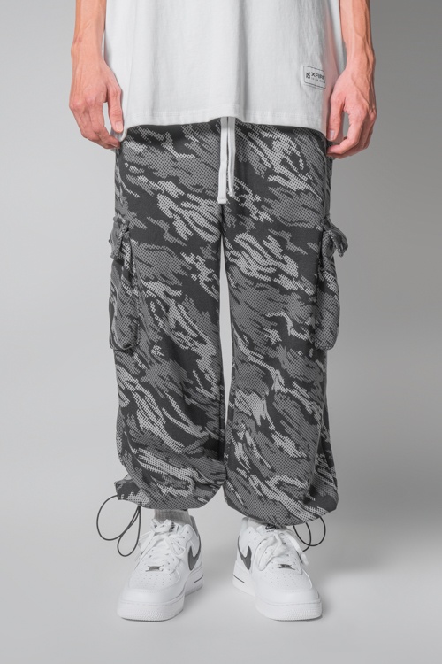 XFIRE CARGO BAGGY PANTS IN BLACK CAMO