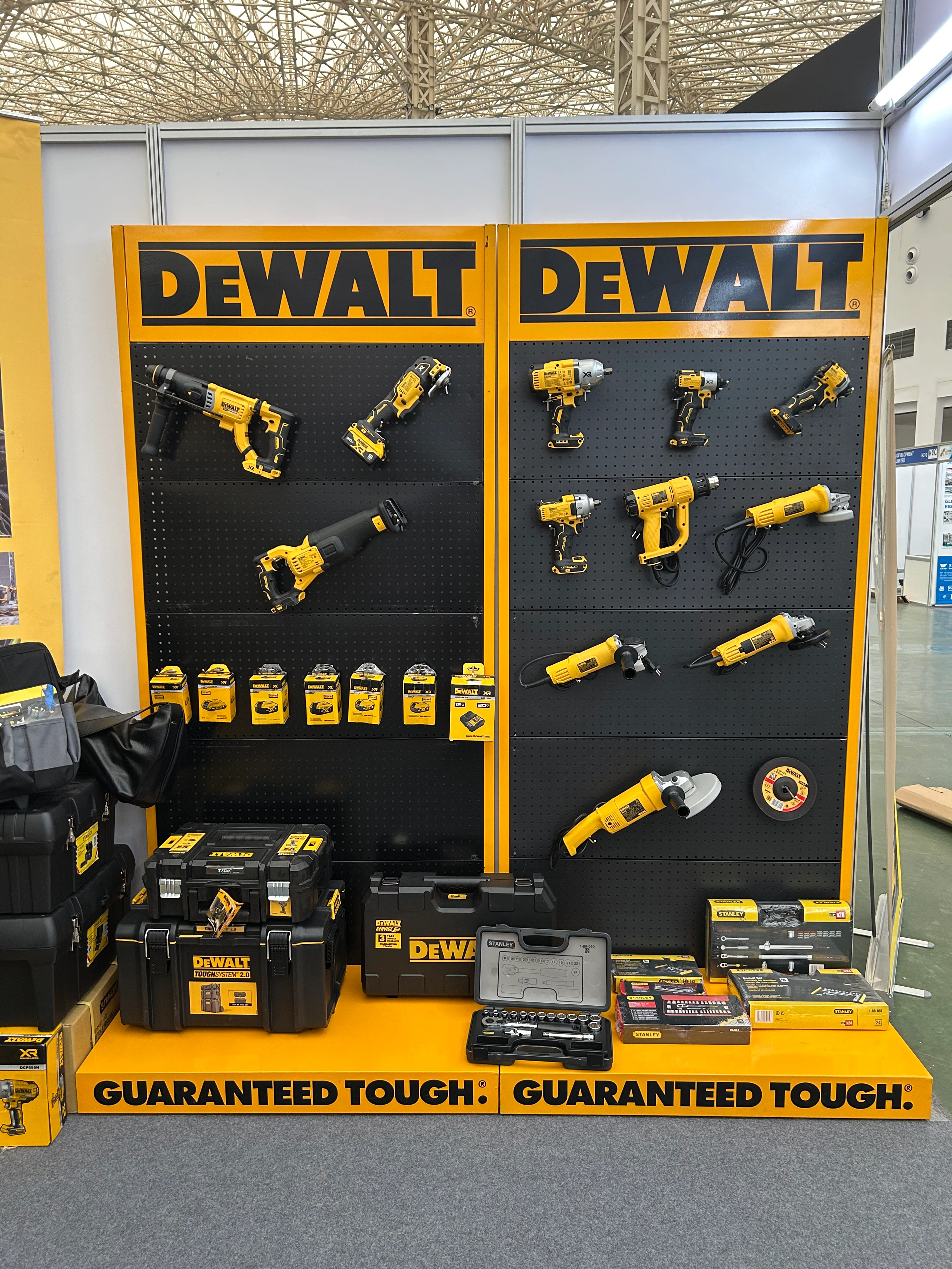 DeWalt-amp-Stanley-tai-Trien-lam-VEC-2026-Gian-hang-G41-G42-2.webp