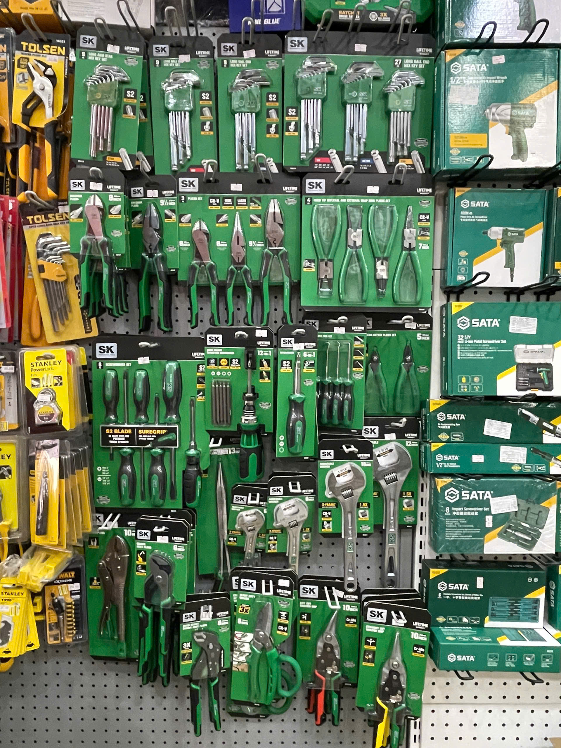 LO-HANG-SK-TOOLS-amp-PONY-JORGENSEN-DA-CAP-BEN-he-thong-Showroom-cua-Doi-tac-tai-Tp-Ho-Chi-Minh-va-Da-Nang--3.jpg