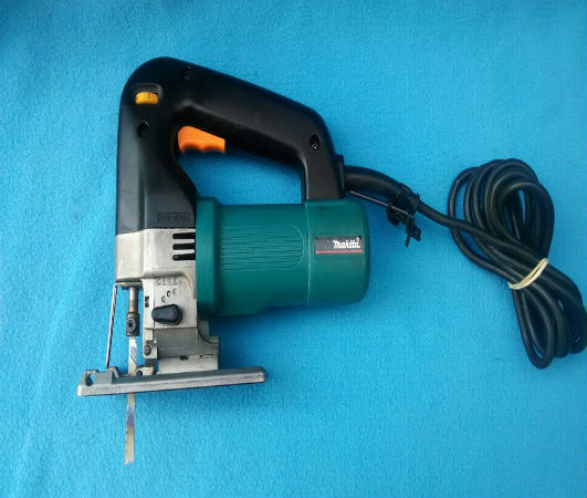 Máy cưa lọng Makita 135mm 600W 4304