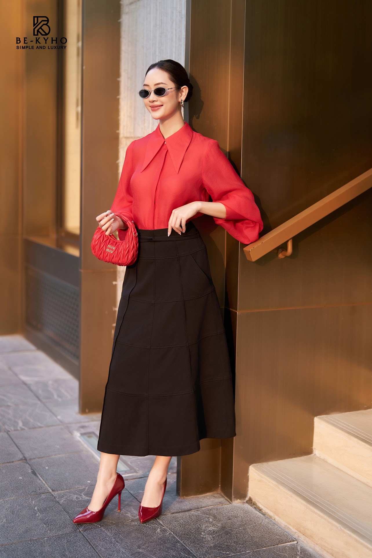 Chân váy đen xếp ô