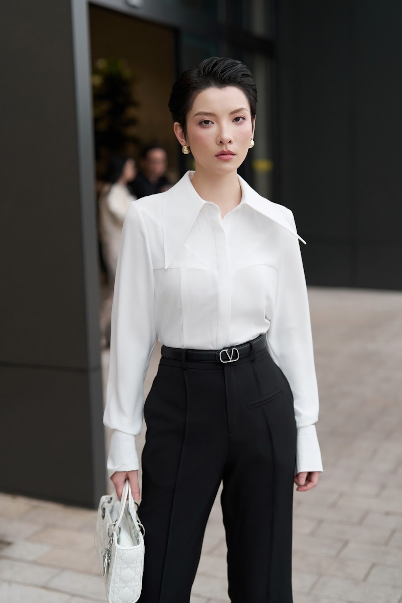 Sơ mi trắng ly ngực