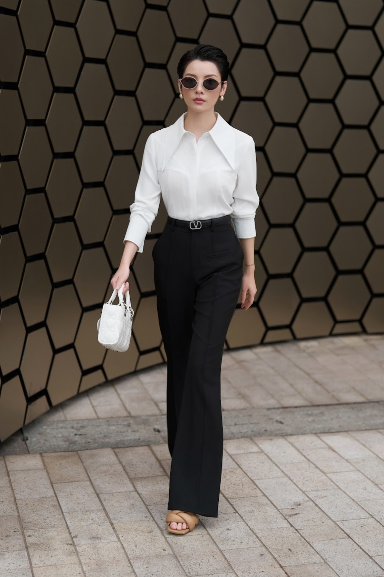 Sơ mi trắng ly ngực