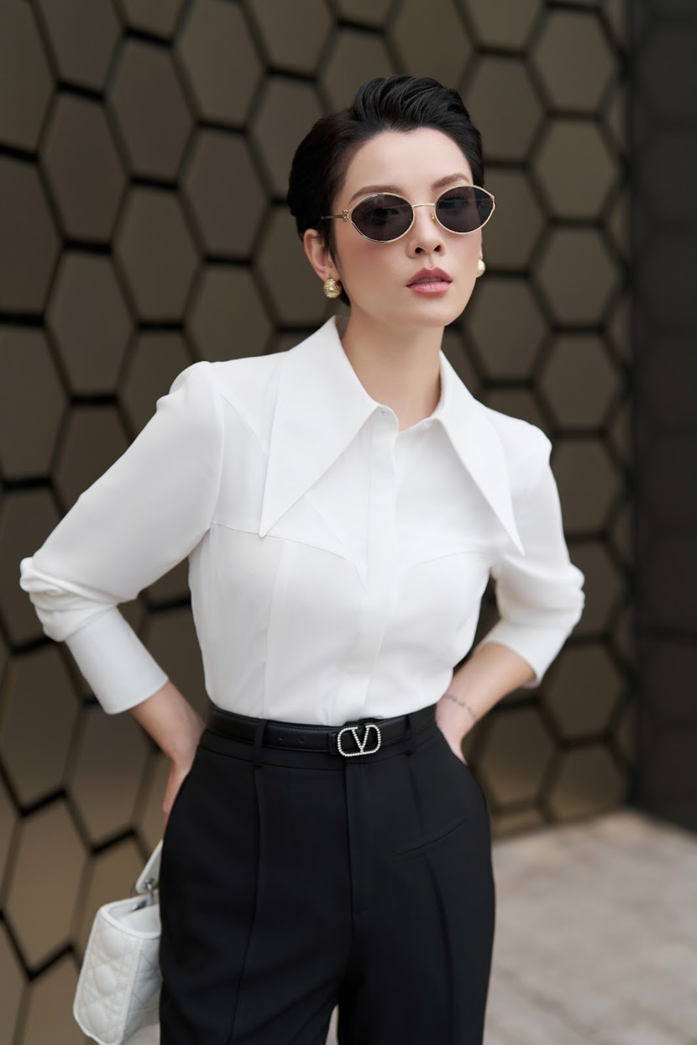Sơ mi trắng ly ngực