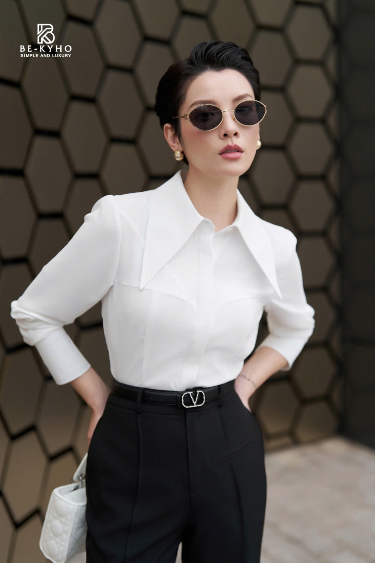 Sơ mi trắng ly ngực