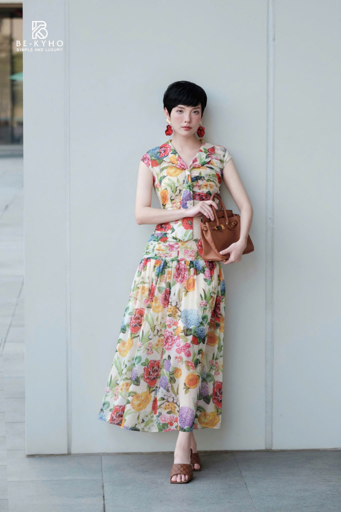 Đầm hoa ngũ sắc cà vạt
