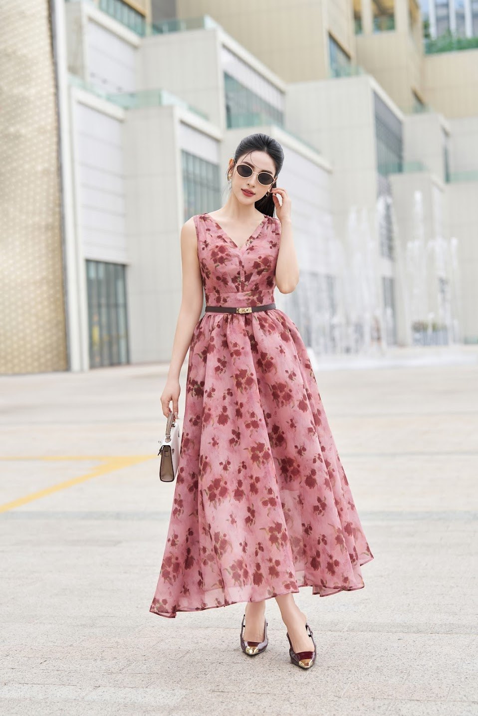 Đầm xoè hồng cổ V