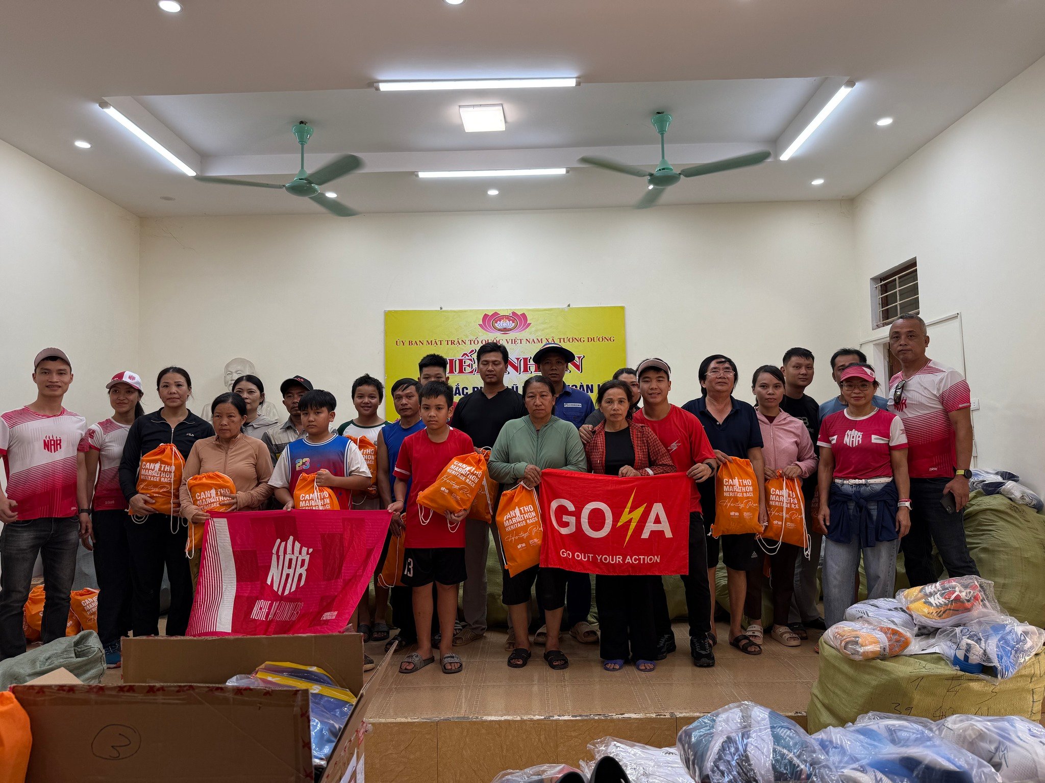 GOYA Chung Tay Nâng Bước: Trao Giày Dép Tại Tương Dương, Nghệ An