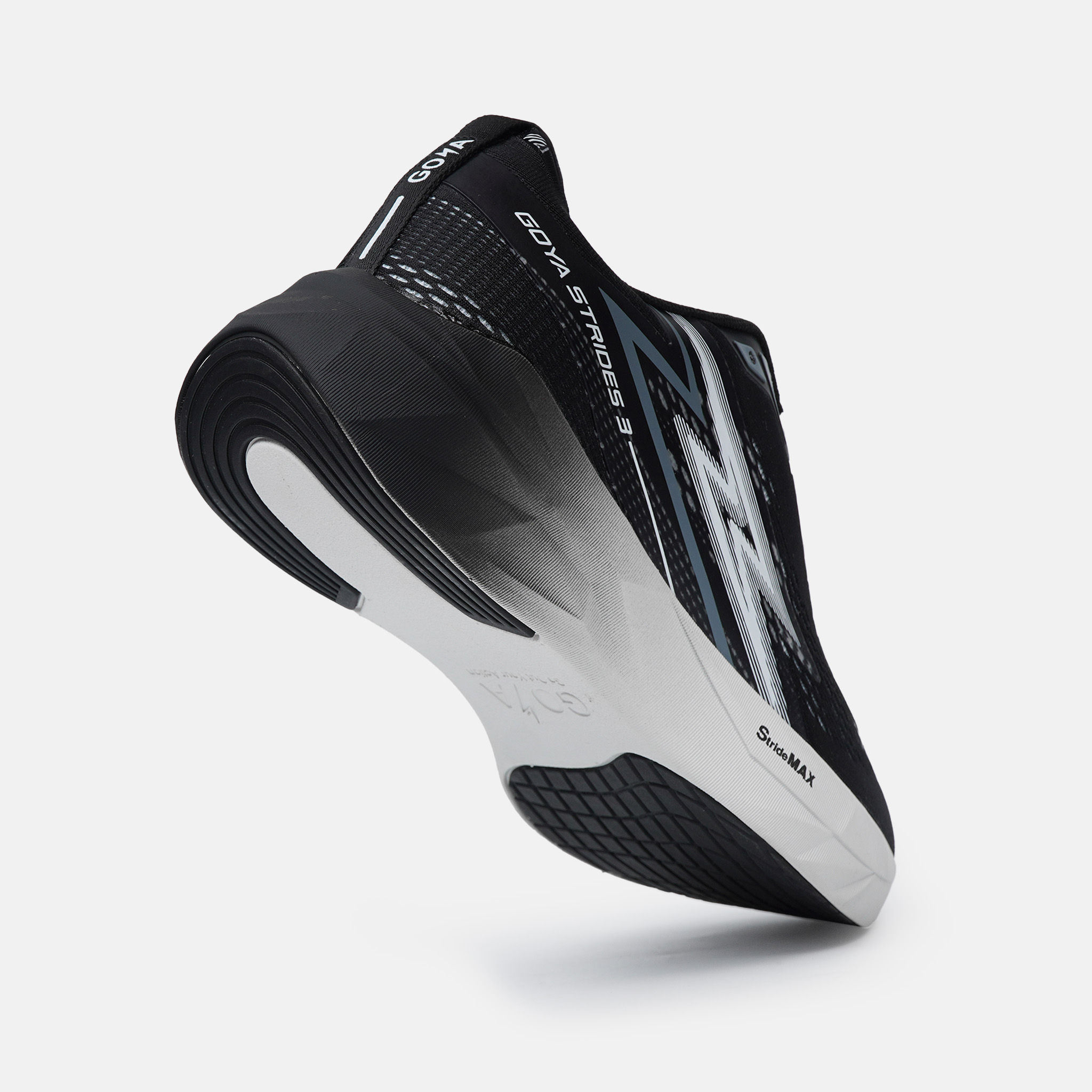 GIÀY CHẠY BỘ GOYA STRIDES 3 - ĐEN TRẮNG