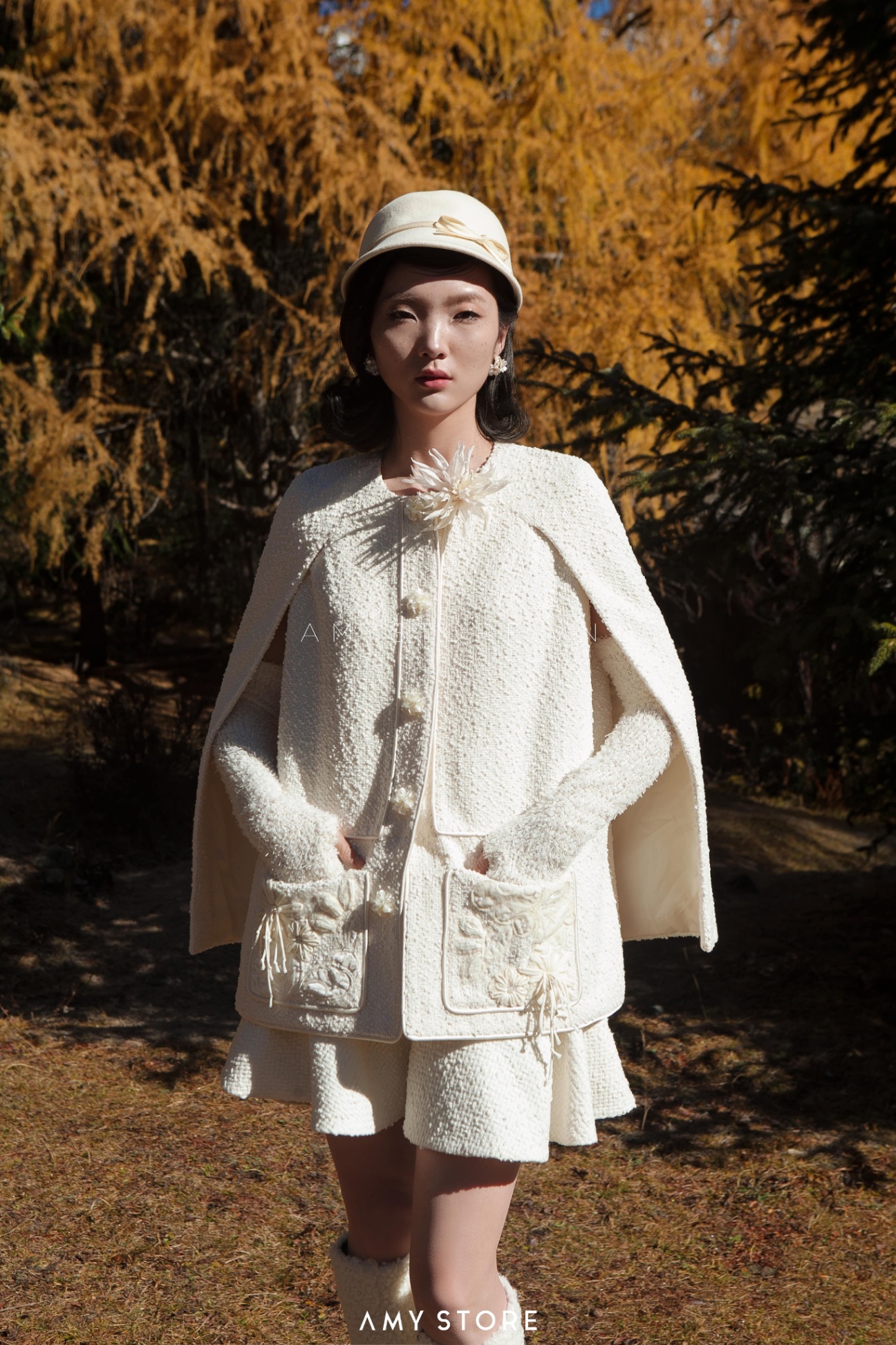 Set dạ tweed áo cape, chân váy đuôi cá
