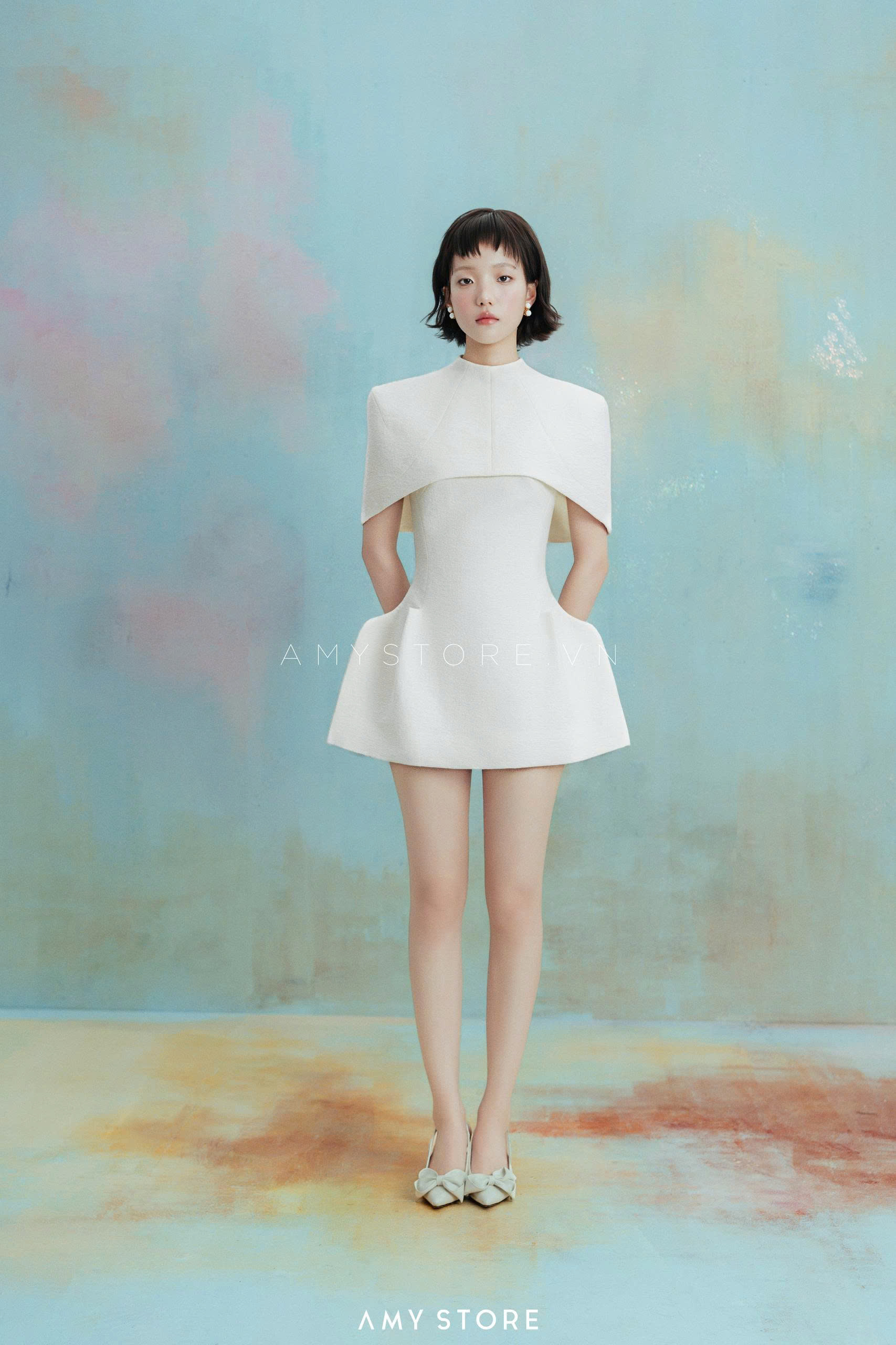 Đầm A ngắn choàng cape liền