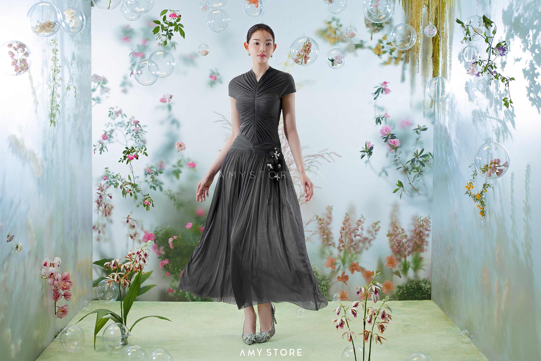 Váy rút nhún ngực xoè rủ dài