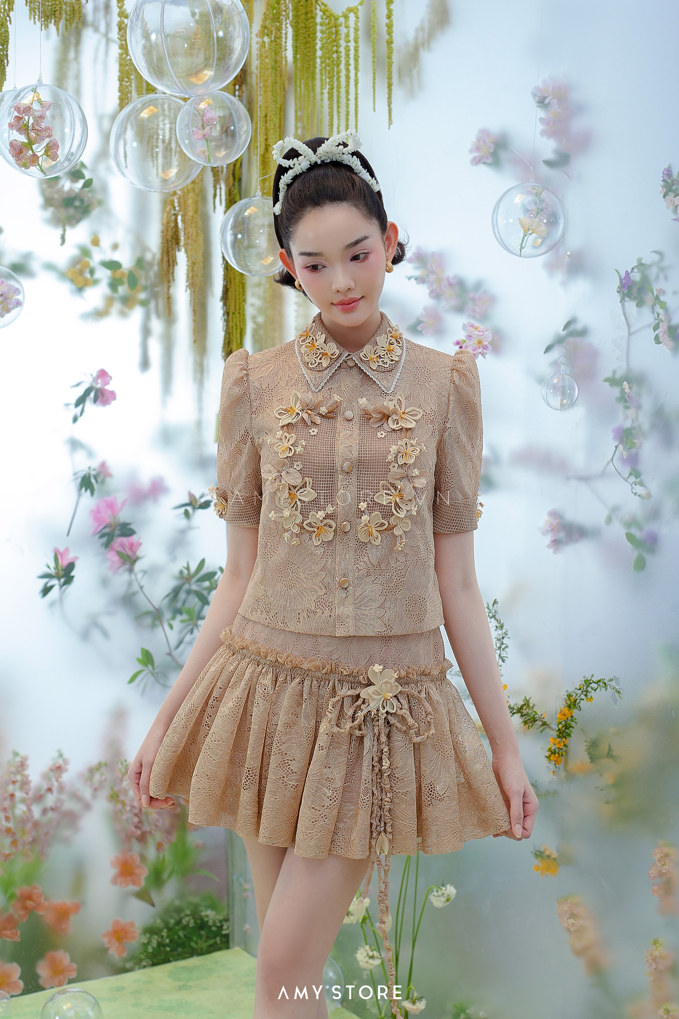 Set ren đính hoa vuông ngực mix chân váy hạ eo