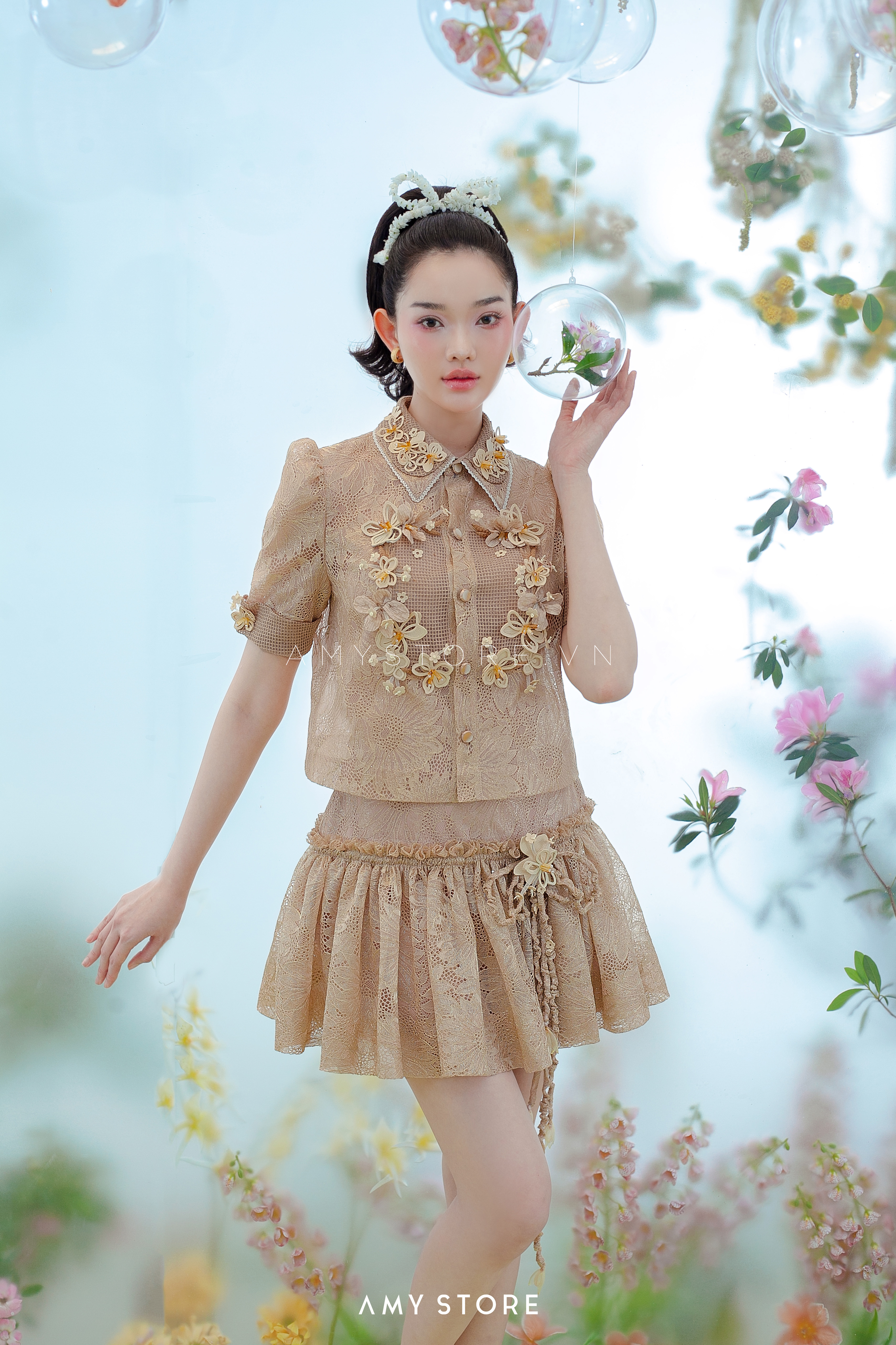 Set ren đính hoa vuông ngực mix chân váy hạ eo