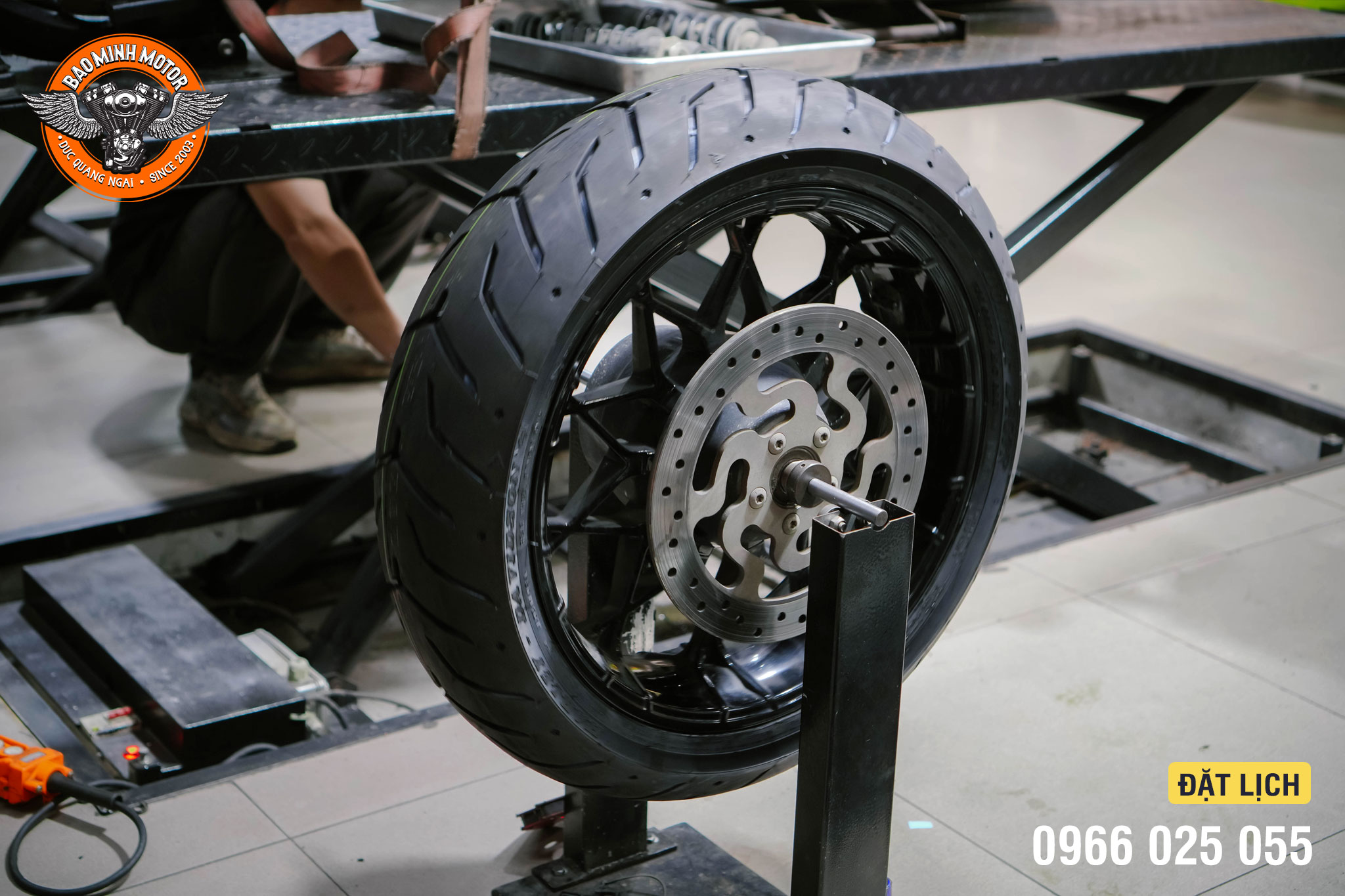 3-loi-sai-pho-bien-khi-thay-lop-cho-Harley-Davidson-khien-xe-chay-khong-con-dung-chat--1.jpg