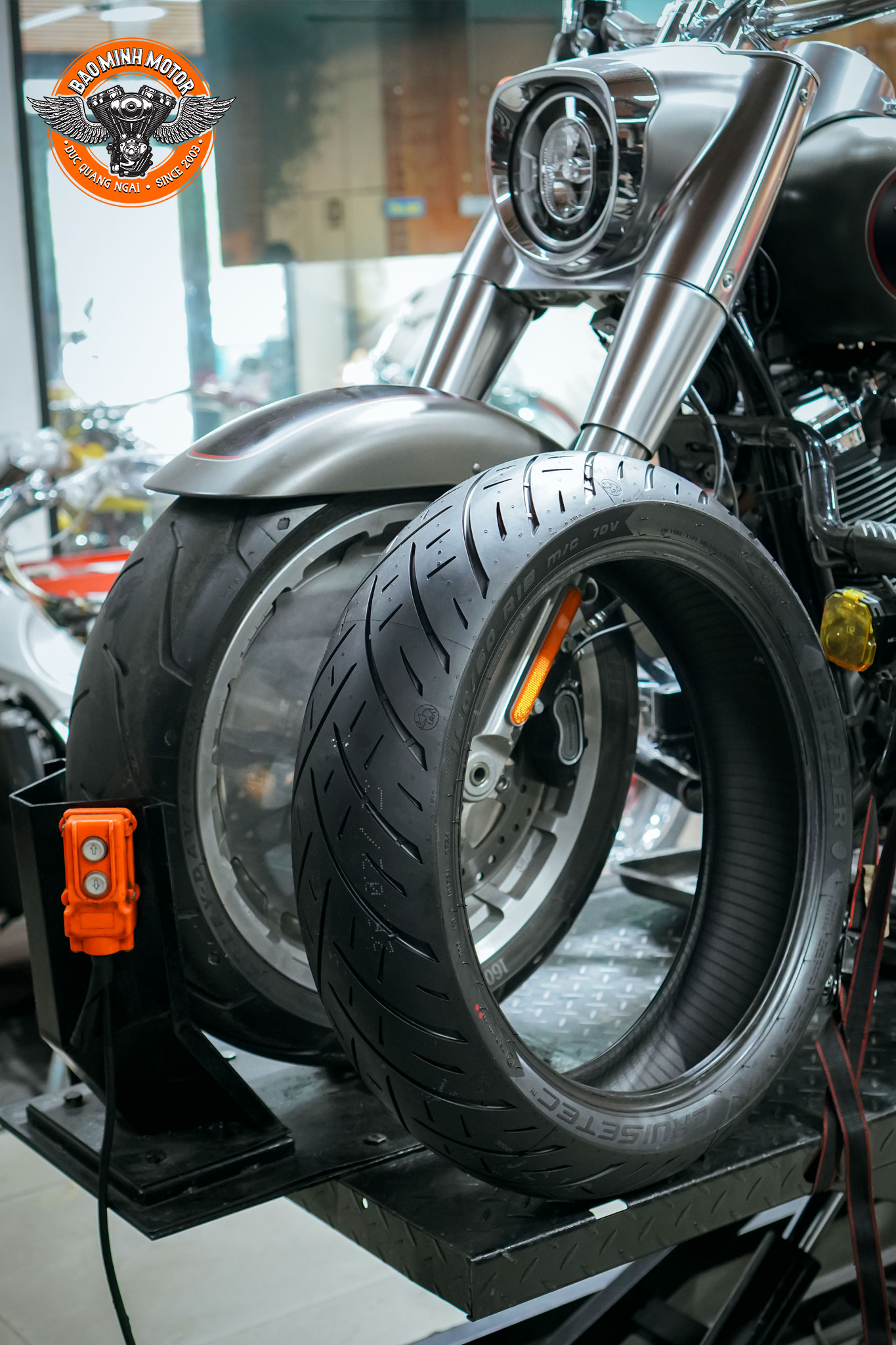 3-loi-sai-pho-bien-khi-thay-lop-cho-Harley-Davidson-khien-xe-chay-khong-con-dung-chat--2.jpg