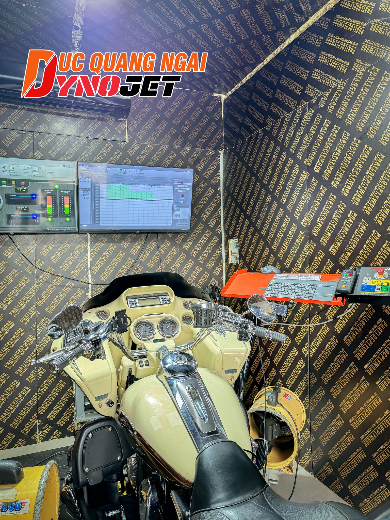 CVO-Road-Glide-2011-len-ban-Dyno-Toi-uu-van-hanh-cho-dong-xe-CVO-doi-sau-1.jpg