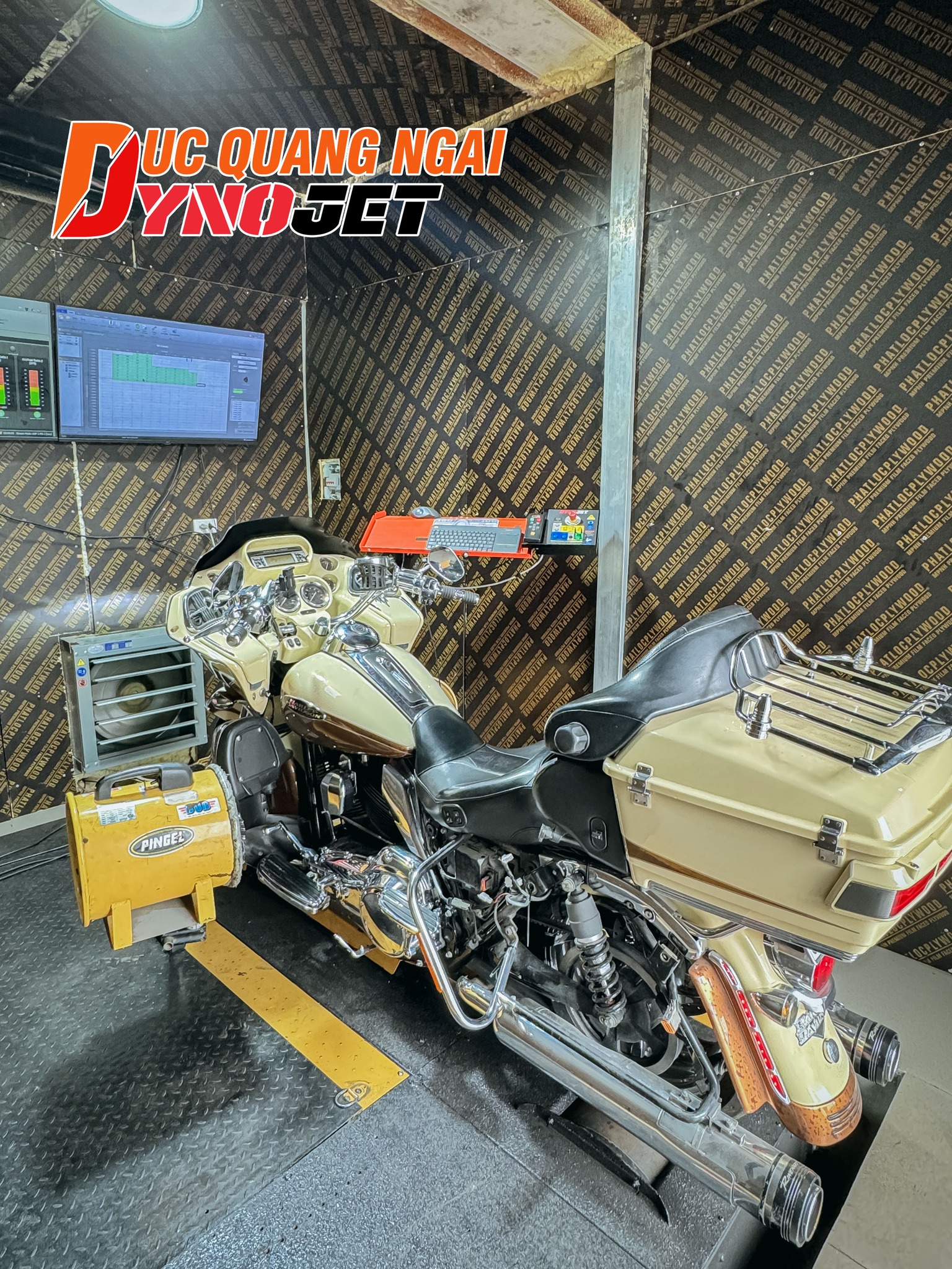 CVO-Road-Glide-2011-len-ban-Dyno-Toi-uu-van-hanh-cho-dong-xe-CVO-doi-sau.jpg