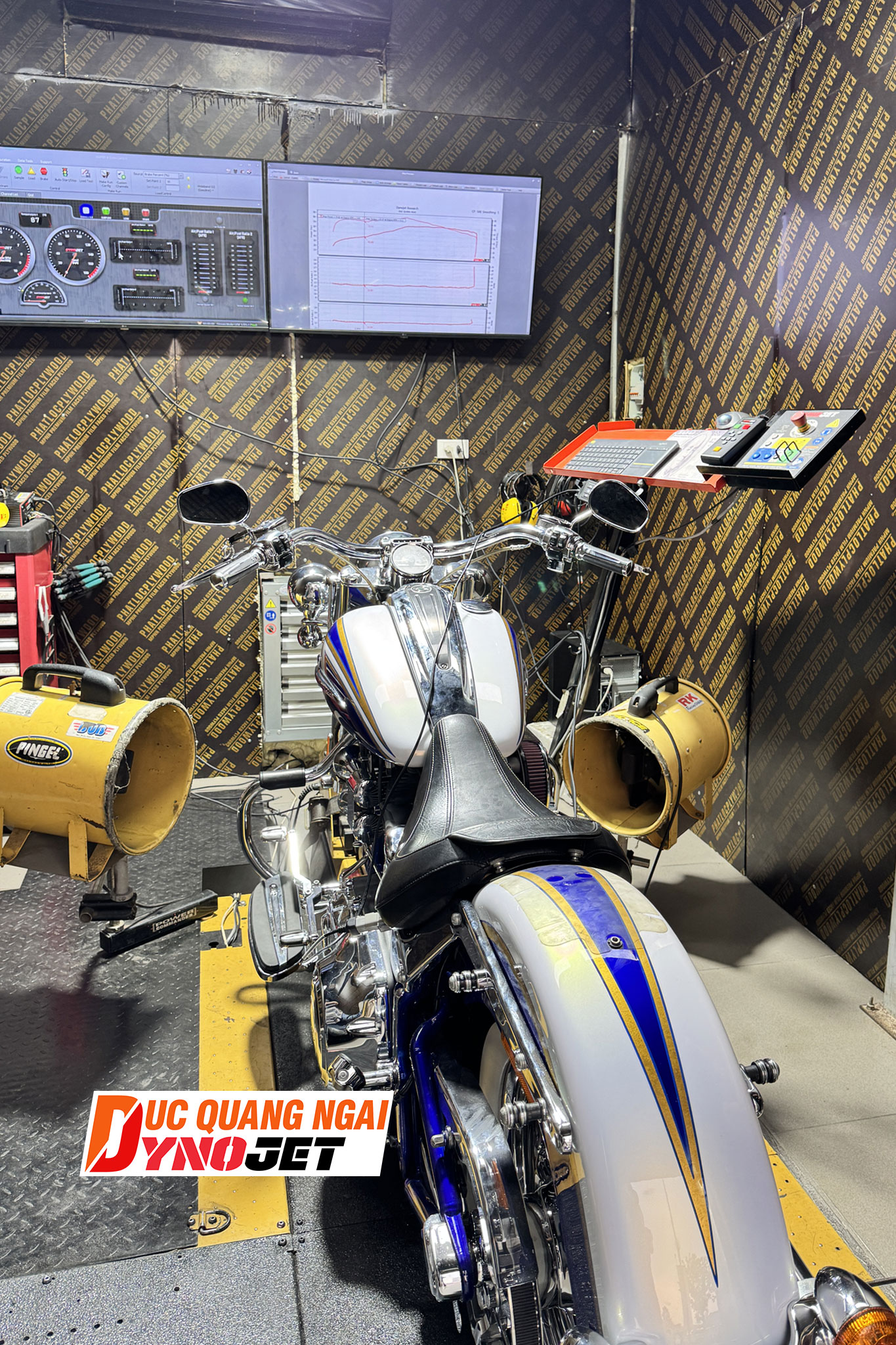 Harley-Davidson-CVO-Deluxe-2014-Truoc-amp-sau-khi-Dynojet-khac-gi--1.jpg