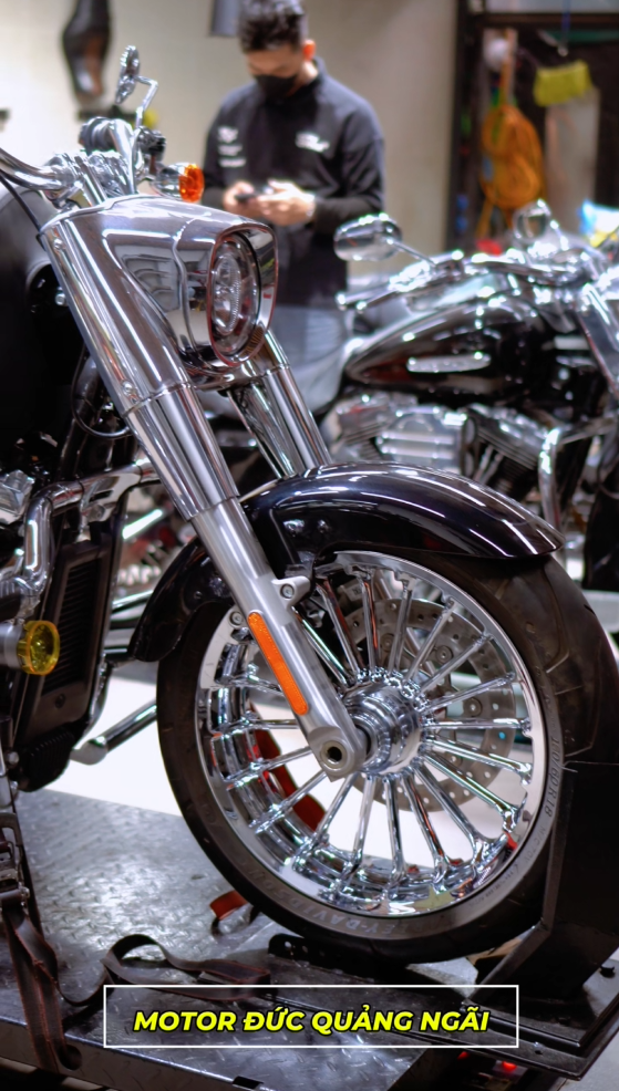 Harley-Davidson-Fat-Boy-nang-cap-dien-mao-voi-vanh-Chrome-Tubeless-1.png