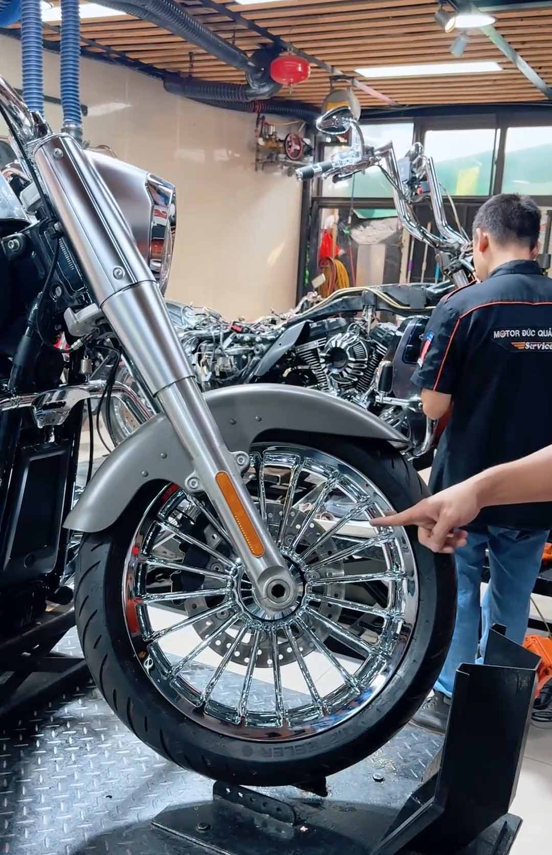Vi-sao-nhieu-biker-chon-vanh-HoPro-USA-cho-Harley-Davidson-Fat-Boy-.jpg