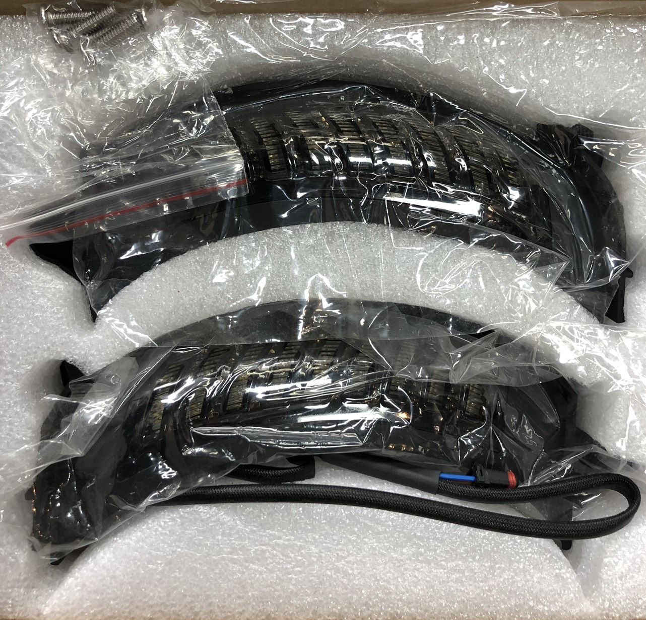 BỘ ĐÈN LED KẾT NỐI ĐÈN XI NHAN MÀU ĐEN LẮP CHO ROAD GLIDE 2015 TRỞ LÊN