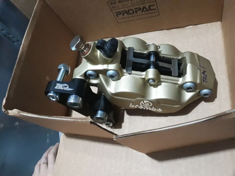 CỦ PHANH ĐẰNG TRƯỚC BÊN TRÁI 4 PITTONG HIỆU BREMBO LẮP T100 T120 - 2016 UP