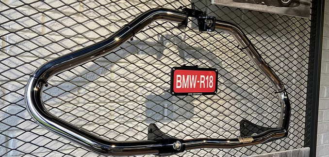 CHỐNG ĐỔ HIỆU DK DESIGN MÀU CHROME LẮP BMW R18