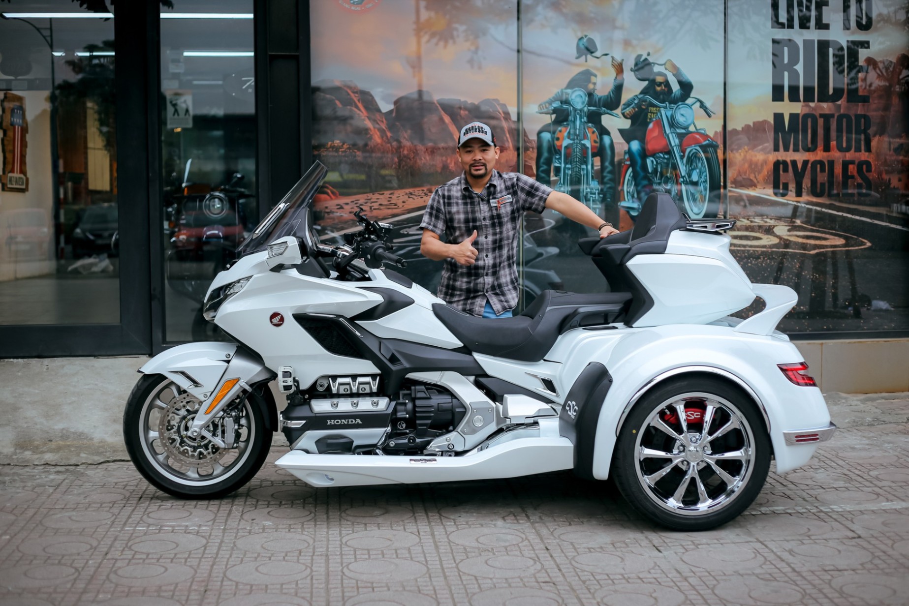 TRIKE KITS HIỆU CSC ENCORE ĐỘ CHO XE HONDA GOLDWING GL1800 2018 UP