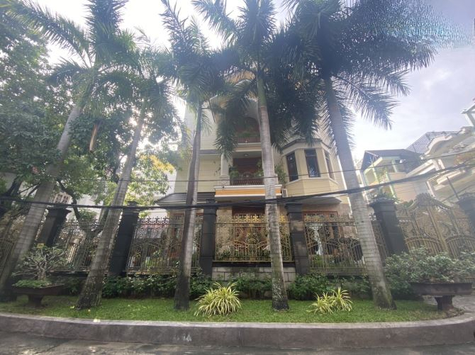 BÁN GẤP SIÊU BIỆT THỰ SÂN VƯỜN – TRẦN QUỐC THẢO, QUẬN 3 – DT: 818M² – THANG MÁY – GIÁ 240 TỶ TL