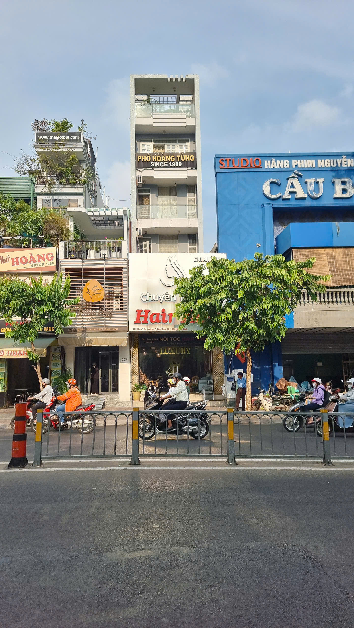 BÁN NHÀ MẶT TIỀN 205 ĐINH TIÊN HOÀNG, P.TÂN ĐỊNH, QUẬN 1 – ĐOẠN 2 CHIỀU ĐẸP GẦN TRẦN QUANG KHẢI – KẾT CẤU 6 TẦNG – THUÊ MB 38 TRIỆU/THÁNG