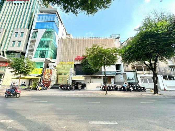 BÁN NHÀ MẶT TIỀN LÝ TỰ TRỌNG, QUẬN 1 – DIỆN TÍCH KHỦNG 1.150M² – NGAY CHỢ BẾN THÀNH – GIÁ 1 TỶ/M² TL