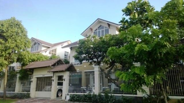 Biệt thự đường Nguyễn Trọng Tuyển, Quận Phú Nhuận, DT: 12x20m 3 lầu mới nội thất cao cấp