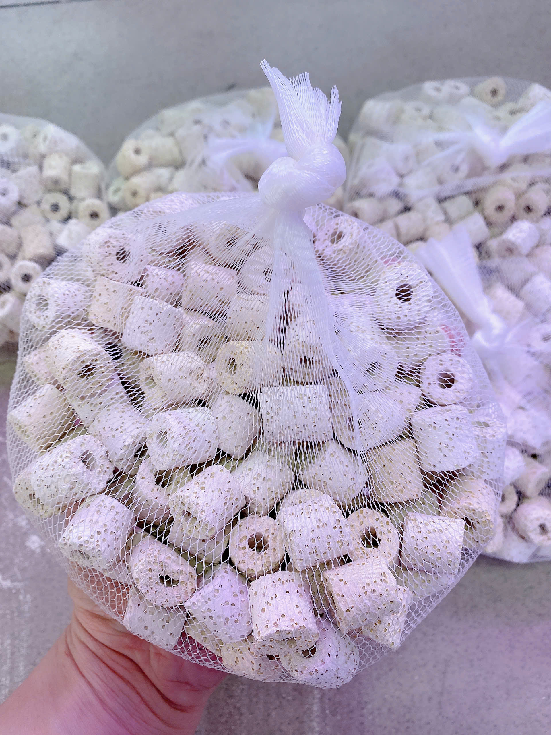 Sứ Lọc Bể Cá Loại Nhẫn Trắng Túi 500g Vật Liệu Lọc Hồ Cá