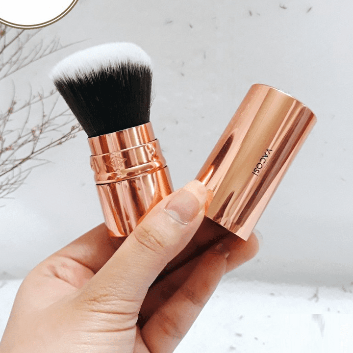 Cọ phủ bỏ túi Vacosi Powder Brush M10 giúp phấn bền và đều màu hơn